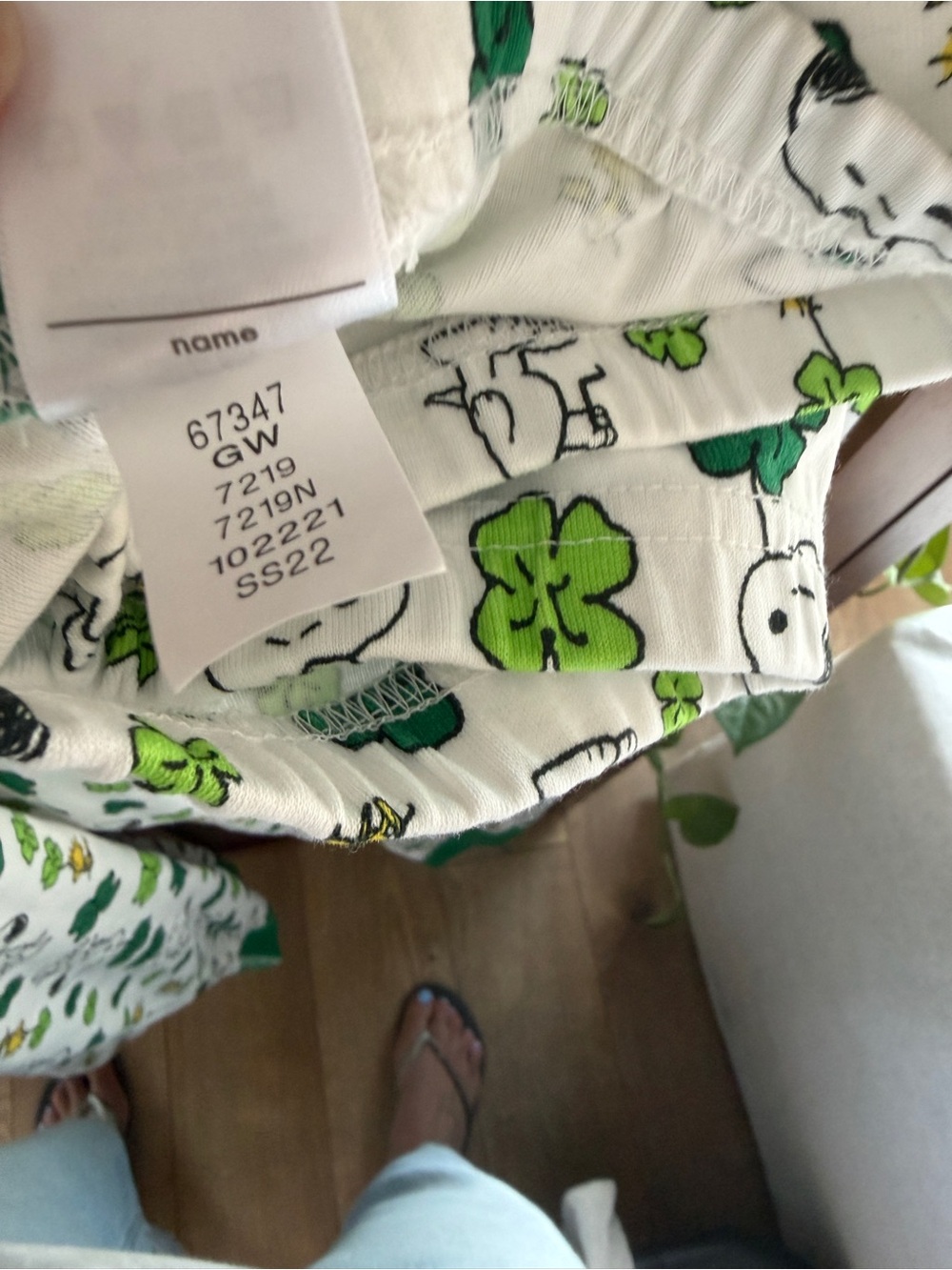 Hanna Andersson Peanuts White & Green Snoopy Four Leaf Clover Adult Pajama Set - Picture 6 of 9